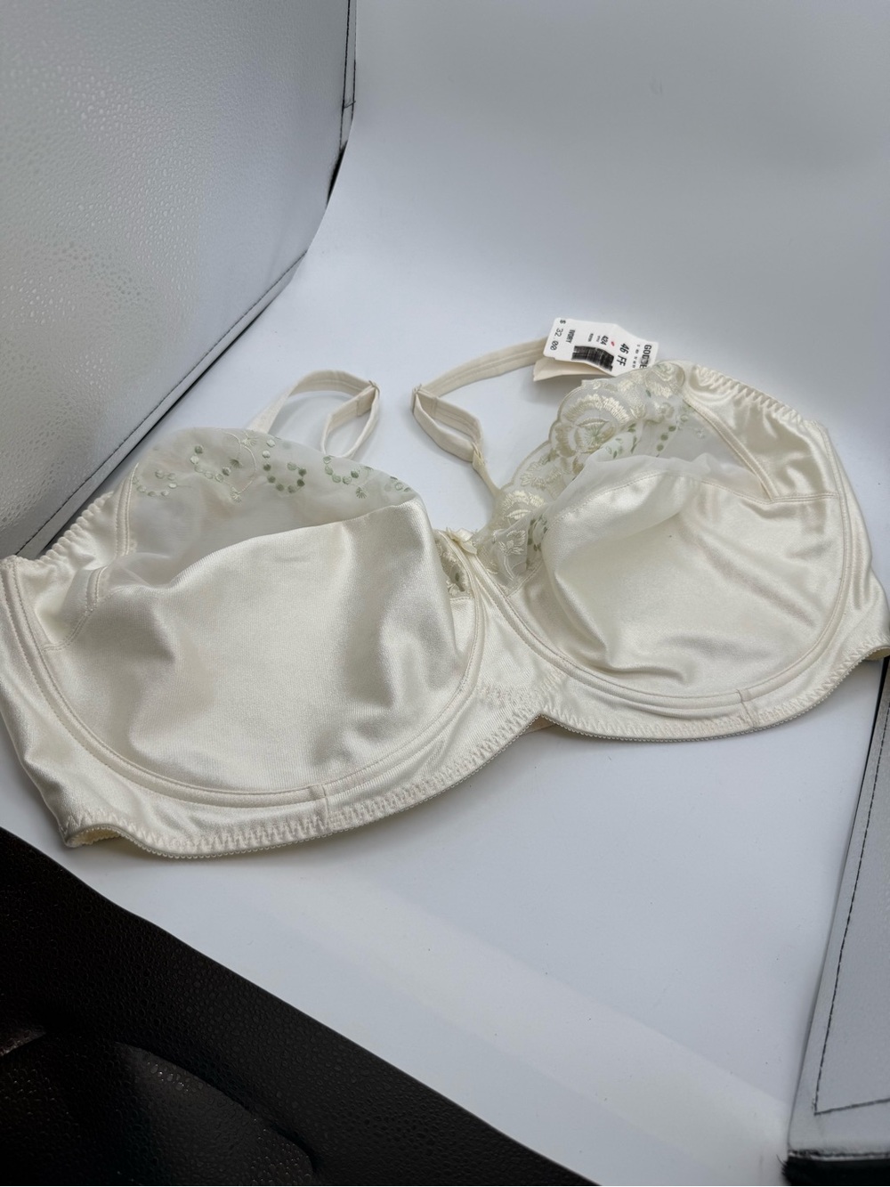Unbranded Cream Floral Underwire Back Closure Bra NWT 46FF. AG-248